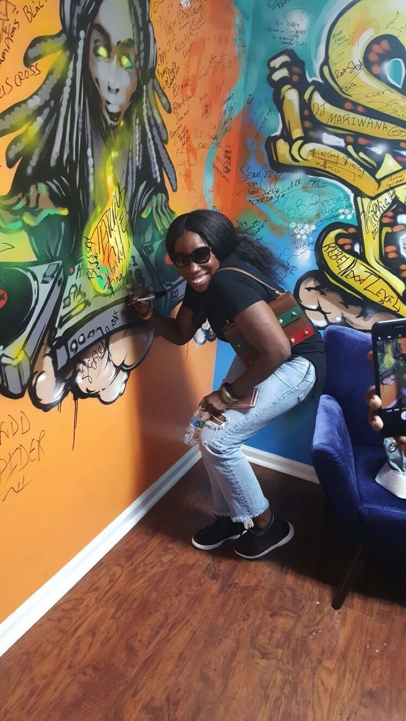 ESTELLE-SIGNING-WALL